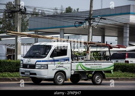 Chiangmai, Thailand - März 21 2021: Suzuki Pick Up Truck der AIS Firma. Internet- und Mobilfunkdienst in Thailand. Stockfoto