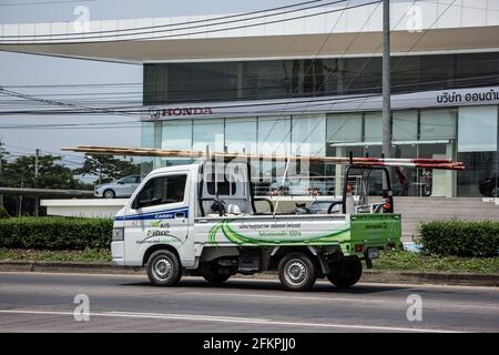 Chiangmai, Thailand - März 21 2021: Suzuki Pick Up Truck der AIS Firma. Internet- und Mobilfunkdienst in Thailand. Stockfoto