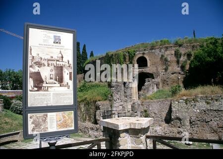 Das Mausoleum des Augustus (Mausoleo di Augusto) auf der Piazza Augusto Imperatore, Rom, Italien. Stockfoto