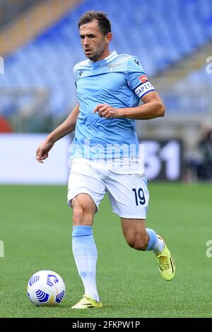 Rom, Italien. Mai 2021. Senad Lulic von SS Lazio während des Fußballspiels der Serie A League zwischen Lazio und Genua im Olimpico-Stadion in Rom, Italien, 2. Mai 2021. (Foto Roberto Ramaccia/INA Photo Agency) Quelle: SIPA USA/Alamy Live News Stockfoto