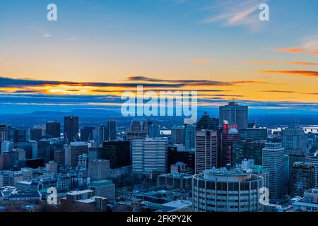 Wunderschöner Sonnenaufgang vom Kondiaronk belvedere in Montreal, Kanada Stockfoto