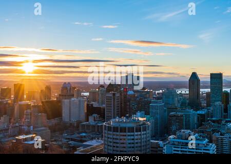 Wunderschöner Sonnenaufgang vom Kondiaronk belvedere in Montreal, Kanada Stockfoto