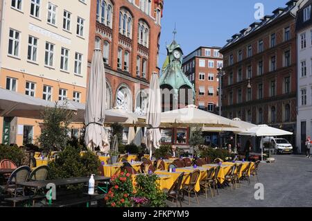 Kopenhagen, Dänemark. 30. April 2021,Dänemark hat Wiedereröffner für Cafés, Ars und Restaurants Outdoor-Cafés erforderlich keine coronatest oder Corona Pass, b Stockfoto