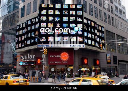 New York, USA. Okt. 2005. AOL-Werbung am 29. Oktober 2005 auf dem Times Square im Reuters-Gebäude. (Foto von Richard B. Levine) Quelle: SIPA USA/Alamy Live News Stockfoto