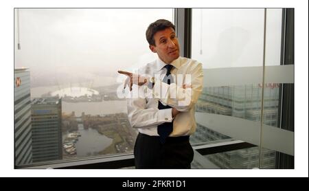 Sir Sebastian Coe führte die Kampagne für die Olympischen Spiele nach London in 2012, in seinem Büro in Canary Warfpic David Sandison 10/2/2004 Stockfoto