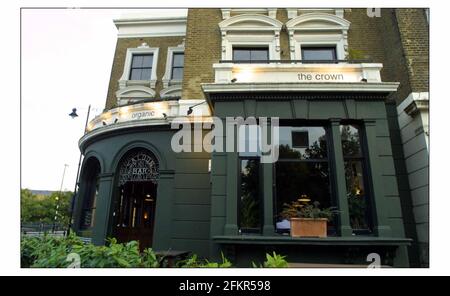 Bio Pub The Crown in Bow Pic David Sandison 14/10/2003 Stockfoto