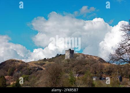 Dolwyddelan Castle Dolwyddelan in Nordwales. Es wurde zum Teil im frühen 13. Jahrhundert von Prinz Llywelyn gebaut, aber später geändert. Stockfoto