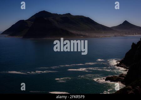 Hout Bay auf der südafrikanischen Kap-Halbinsel ist ein kleines Hafenstadt in der Nähe von Kapstadt an der Atlantikküste Stockfoto