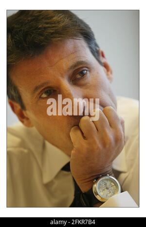 Sir Sebastian Coe führte die Kampagne für die Olympischen Spiele nach London in 2012, in seinem Büro in Canary Warfpic David Sandison 10/2/2004 Stockfoto