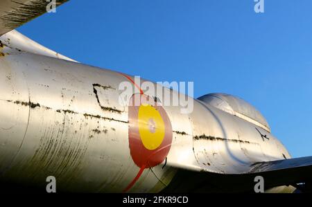 Nahaufnahme einer im Ruhestand versinkenden Lockheed der spanischen Luftwaffe T-33 Jet Trainer auf permanenter Gate-Wache am Flughafen Santander Kantabrien Spanien Stockfoto