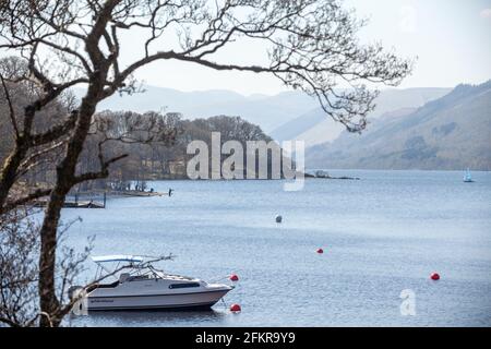 Ein Blick auf Loch Earn von St. Fillans, Schottland. Stockfoto