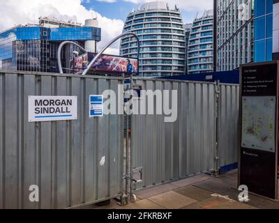 Morgan Sindall Building Site Old Street Roundabout Shoreditch London. Morgan Sindall Group plc ist ein britisches Bauunternehmen, das 1977 gegründet wurde. Stockfoto