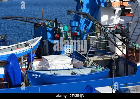 Die portugiesische Mast-und-Line-Thunfisch-Fischereiflotte mit Sitz in Caniçal (Madeira) für den Winter Stockfoto