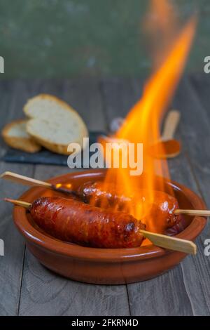 Würziger Chorizo zur Hölle auf dem Tisch gekocht Stockfoto