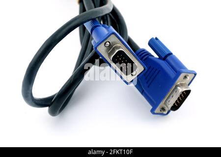 Blaues VGA-Kabel isoliert auf weißem Hintergrund Stockfoto