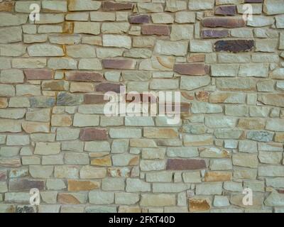 Sandstein Granit Festung Burg Garten Wand Weitwinkel Blick Mit tiefen Schatten Stockfoto