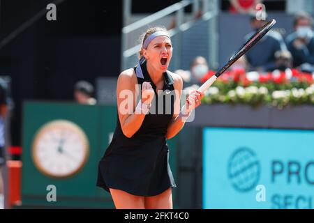 Madrid, Spanien. Mai 2021. Petra Kvitova (CZE) Tennis : Petra Kvitova aus der Tschechischen Republik heult nach dem Sieg im Einzelspiel der 16. Runde gegen Veronika Kudermetova aus Russland beim WTA 1000 'Mutua Madrid Open Tennis Turnier' beim Caja Magica in Madrid, Spanien. Quelle: Mutsu Kawamori/AFLO/Alamy Live News Stockfoto