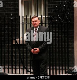 Nick Brown MP lächelt, als er in der Downing Street Nr. 10 ankommt, um von seiner neuen Ernennung in der Kabinettsumbildung am 27. Juli zu hören. Nick Brown MP wurde zum Staatssekretär für Landwirtschaft, Fischerei und Ernährung ernannt Stockfoto