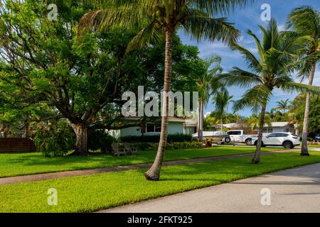 Hollywood, FL, USA - 3. Mai 2021: Fotoserie von Einfamilienhäusern in Hollywood Hills Stadtteilen Florida USA Stockfoto