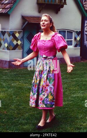 So ein Tag mit guten Freunden, Musikshow, Deutschland 1994, Gaststar: Stefanie Hertel singt im Garten Stockfoto