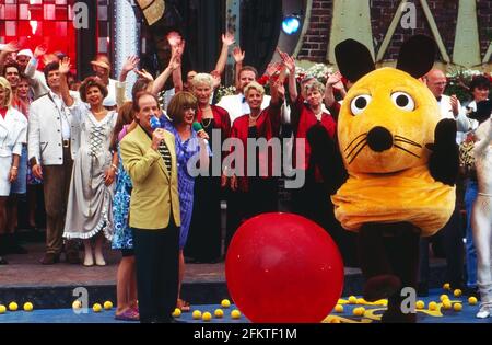 Immer wieder Sonntags, Sonntagsschau, Deutschland 1995, Sendung vom 2. Juli 1995, Moderator Max Schautzer und die Maus Stockfoto