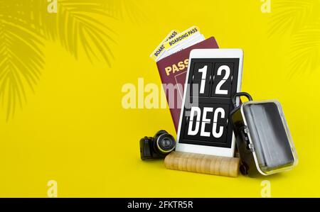 Dezember 12. Tag 12 des Monats, Kalenderdatum. Mechanische Kalenderanzeige auf Ihrem Smartphone. Das Konzept des Reisens. Wintermonat, Tag des Jahres CO Stockfoto