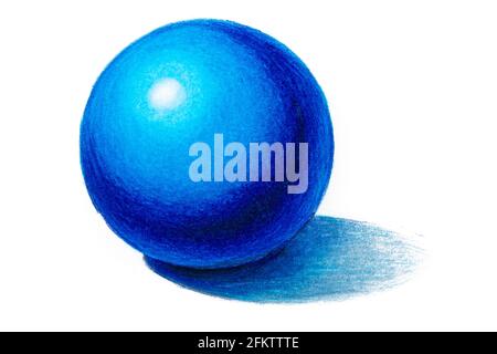 Handgezeichnete Bleistiftzeichnung eines realistischen blauen Balls mit Schatten. Zeichnung mit Farbstiften isoliert auf Weiß. Stockfoto