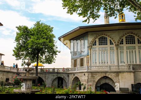 Istanbul, Türkei - 13. Mai 2013: Blick auf den Bagdad Kiosk im Topkapi Palast Stockfoto