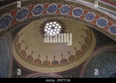 Istanbul, Türkei - 13. Mai 2013: Blick auf die verzierte Decke im Topkapi-Palast Stockfoto