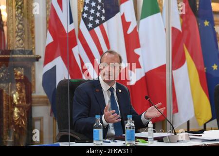 Außenminister Dominic Raab, der hohe Vertreter der Europäischen Union für auswärtige Angelegenheiten, Josep Borrell, US-Außenminister Antony Blinken, der deutsche Außenminister Heiko Maas, der japanische Außenminister Motegi Toshimitsu und der kanadische Außenminister Marc Garneau, Der italienische Außenminister Luigi Di Maio und der französische Minister für Europa und auswärtige Angelegenheiten Jean-Yves Le Drian während der Gespräche beim G7-Treffen der Außen- und Entwicklungsminister im Lancaster House in London. Bilddatum: Dienstag, 4. Mai 2021. Stockfoto
