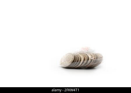 Thai Münze in Transparent Plastikverpackung in Studio Licht mit weißem Hintergrund. Stockfoto