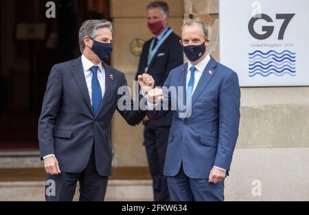 Außenminister Dominic Raab begrüßt US-Außenminister Antony Blinken im Lancaster House, London, im Vorfeld der bilateralen Gespräche auf dem G7-Treffen der Außen- und Entwicklungsminister. Bilddatum: Dienstag, 4. Mai 2021. Stockfoto