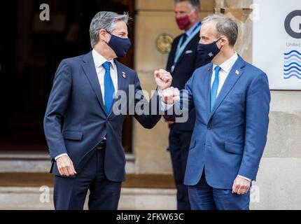 Außenminister Dominic Raab begrüßt US-Außenminister Antony Blinken im Lancaster House, London, im Vorfeld der bilateralen Gespräche auf dem G7-Treffen der Außen- und Entwicklungsminister. Bilddatum: Dienstag, 4. Mai 2021. Stockfoto