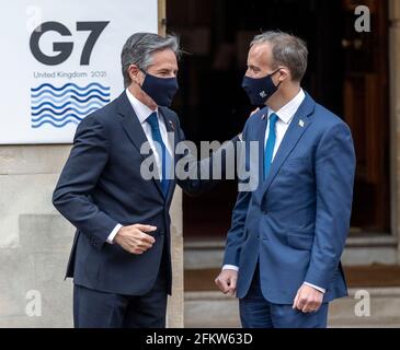 Außenminister Dominic Raab begrüßt US-Außenminister Antony Blinken im Lancaster House, London, im Vorfeld der bilateralen Gespräche auf dem G7-Treffen der Außen- und Entwicklungsminister. Bilddatum: Dienstag, 4. Mai 2021. Stockfoto