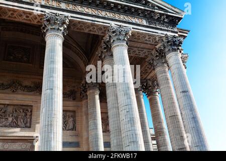 Korinthische Säulen des Pantheons in Paris . Klassische Griechische Architektur Stockfoto