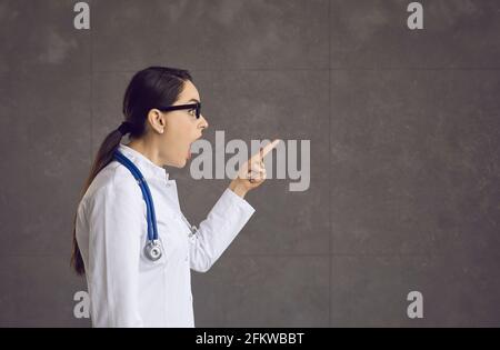 Shocked young caucasian doctor amazed facial expression studio shot portrait Stockfoto