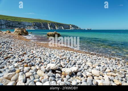 Der Strand von Alum Bay mit Blick auf die Needles auf der Isle of wight. Stockfoto