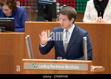 Düsseldorf, Deutschland. April 2021. Dr. Martin VINCENTZ, AfD-Fraktion, während seiner Rede, 127. Plenarsitzung im landtag Nordrhein-Westfalen NRW, Düsseldorf am 30. April 2021, zur weltweiten Nutzung Quelle: dpa/Alamy Live News Stockfoto