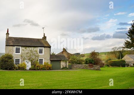 Wunderschöne Aussicht auf Airton, einem kleinen Dorf und einer Bürgergemeinde im Craven-Distrikt von North Yorkshire, England. Stockfoto