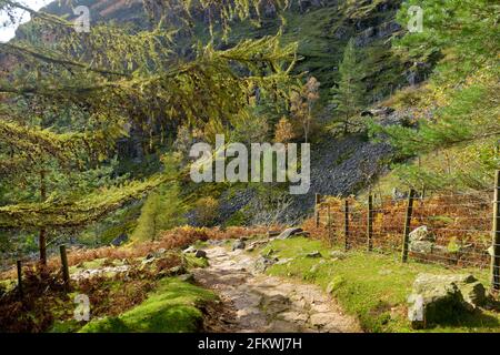 Malerische Sonnenuntergänge über dem Great Langdale Valley im Lake District, berühmt für seine Gletscherbandseen und zerklüfteten Berge. Beliebter Urlaub destinati Stockfoto