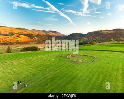 Luftaufnahme des Castlerigg-Steinkreises, der sich in der Nähe von Keswick in Cumbria, Nordwestengland, befindet und als Teil einer megalithischen Tradition während des Th errichtet wurde Stockfoto