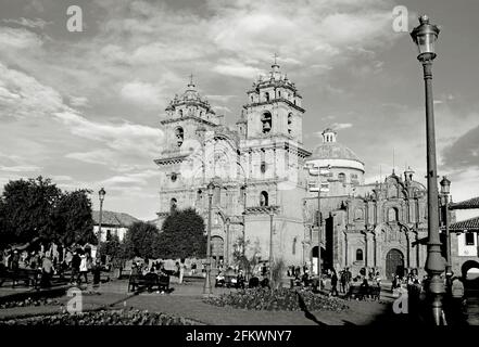 Monochromes Bild der Kirche Iglesia de la Compania de Jesus, eines der Wahrzeichen von Cusco, Peru, Südamerika Stockfoto