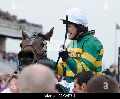 DER GRAND NATIONAL IN AINTREE. TONY MCCOY GEWINNT AUF DON'T PUSH IT. 10/4/2010. BILD DAVID ASHDOWN Stockfoto