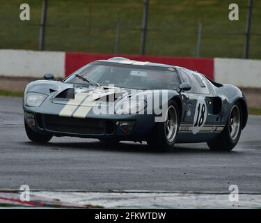 Bernado Hartogs, will Nuthall, Ford GT40, Amon Cup für GT40s, Donington Historic Festival, Donington Park, England, Mai 2021. Stockfoto