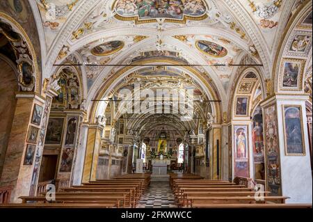 Innenraum von Madonna del Sasso in Locarno, Tessin Stockfoto