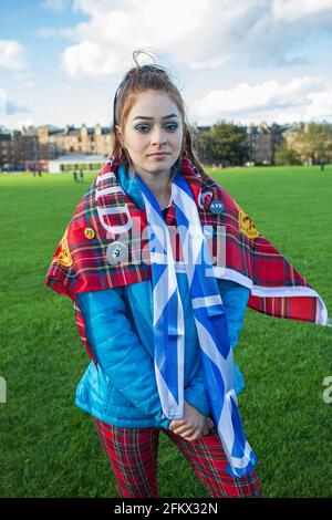 Edinburgh, Großbritannien. Oktober 06 2018;Tausende versammeln sich für einen Pro Scottish Independence March, der in der Nähe von Edinburgh Castle beginnt und den Holyrood hinuntergeht. Stockfoto