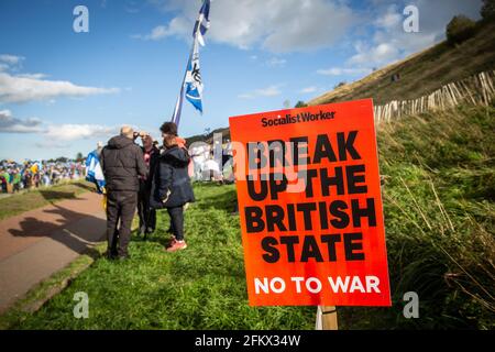 SCHOTTLAND / EDINBURGH / Sign with 'Break up the British State' während des Pro Scottish Independence March am 6.10.2018 in Edinburgh, Großbritannien. Stockfoto