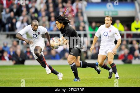 ENGLAND V NEUSEELAND IN TWICKENHAM 21/11/09. MA'A NONU. BILD DAVID ASHDOWN Stockfoto