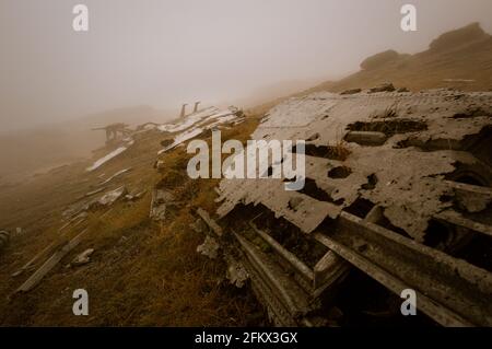 Wrack der B-29 Superfortress Bomber, die sich auf den Mooren von Bleaklow im Peak District National Park, Derbyshire, Großbritannien, befindet Stockfoto