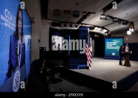 Washington, USA. Mai 2021. Vizepräsidentin Kamala Harris hält am Dienstag, den 4. Mai 2021, vor der Washington Conference on the Americas aus dem South Court Auditorium auf dem Campus des Weißen Hauses in Washington eine Rede. Ê(Foto von Oliver Contreras/Sipa USA) Quelle: SIPA USA/Alamy Live News Stockfoto